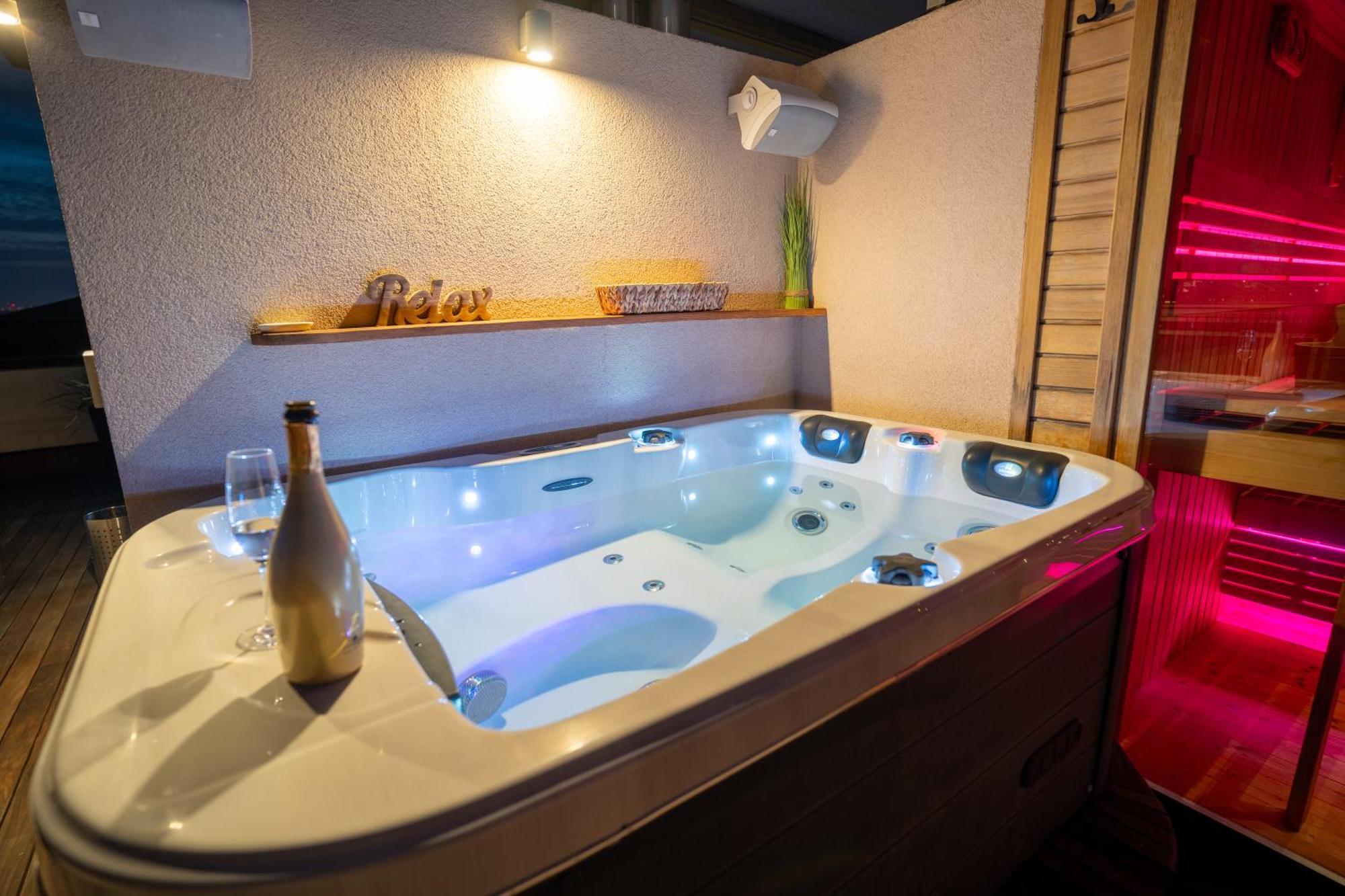 Luxury Rooftop With Fantastic Views Appartamento *